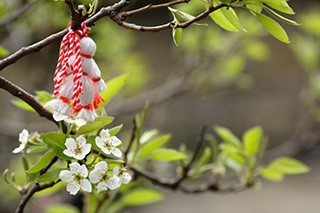 В первый день весны в Болгарии отмечается праздник Бабы Марты